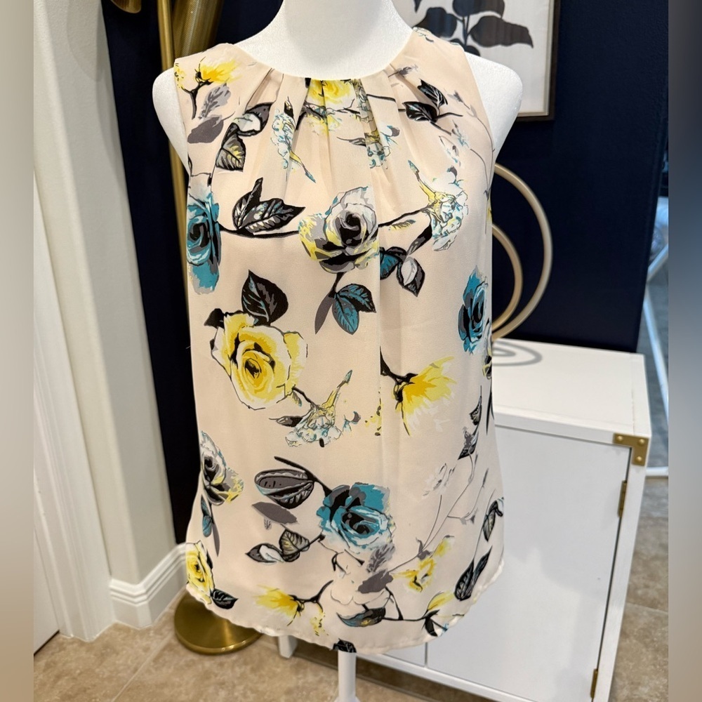 Suzy Shier ladies blouse size small.